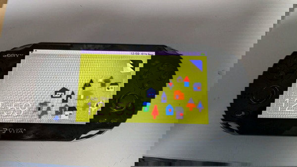 SONY PS VITA OLED 1004 ОТЛИЧНО СЪСТОЯНИЕ
