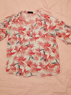 Thin blouse like shirt with open sleeve and coral patterns size M