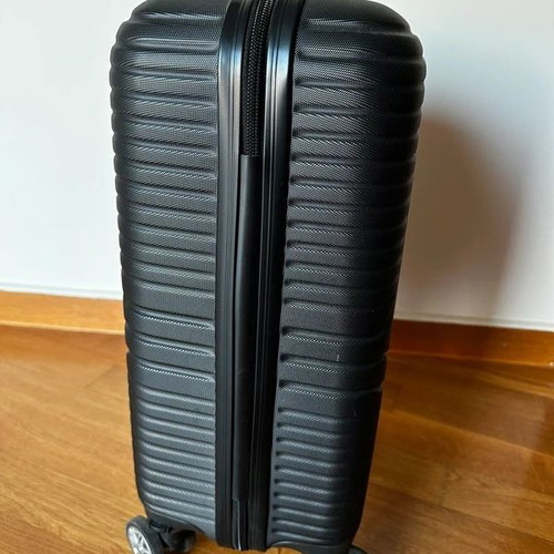 Cabin suitcase black like new with 4 wheels