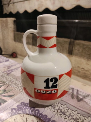 Ούζο 12 Retro Ionia Hellas Vintage μπουκάλι πορσελάνινο σαν καινούργιο 19cm