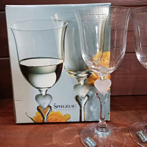 Spiegelau wine glasses new with frosted glass hearts, set of 2