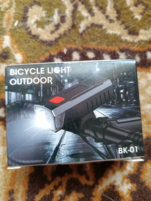 Bicycle front light rechargeable, includes charging cable