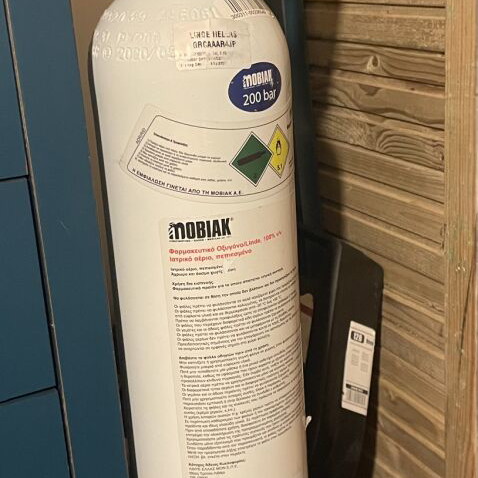 Oxygen concentrator used with 3 medical oxygen cylinders 3 lt