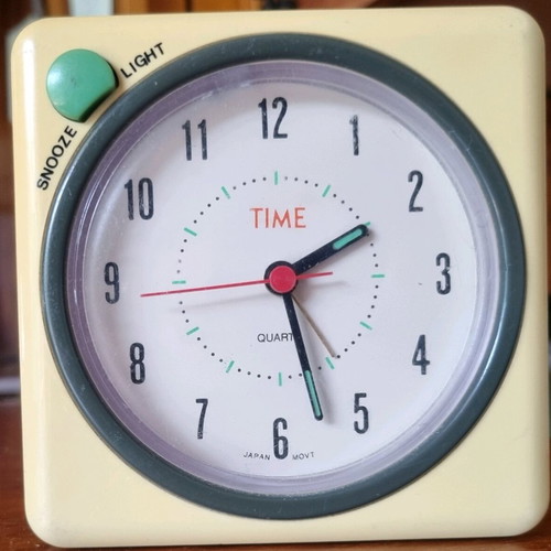 Vintage collectible alarm clock radio used, AM/FM battery