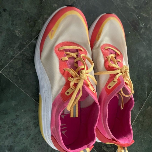 Nike athletic shoes size 37.5 like new, white and pink