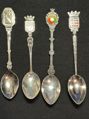 Collectible souvenir spoons used, pack of 4 European cities