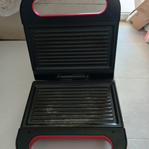 Izzy Milano EL-225A sandwich maker used with plate wear