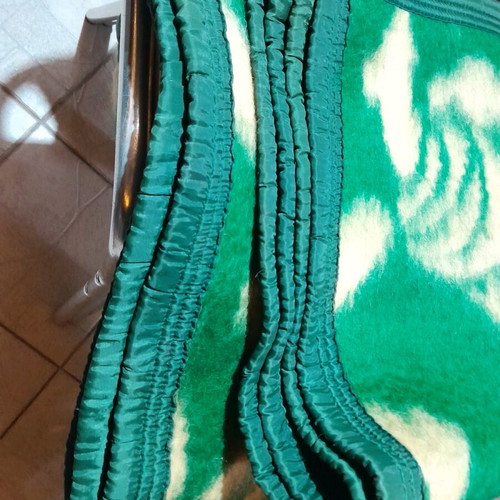 Woven blankets velentzes like new, pack of 4 pieces