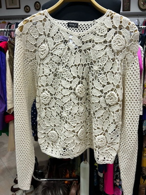 Pullover ecru like new, size M, fits small and medium