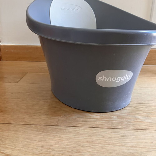Shnuggle baby bath tub 0-12 months