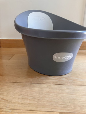 Shnuggle baby bath tub 0-12 months