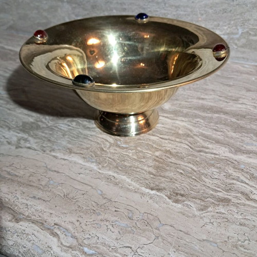 Decorative brass bowl used with 4 stones
