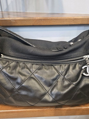 Chanel τσάντα ώμου μεταχειρισμένη, μεγάλο μέγεθος, μαύρη