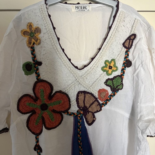 Vintage Meiling dress white with blue and purple embroidered flowers, like new