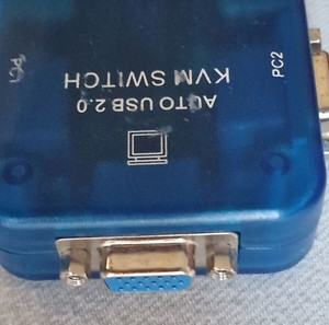 Switch 2 υπολογιστές σε μία οθόνη.