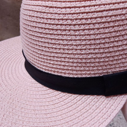 Women’s pastel straw hat like new