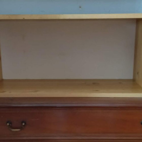 Kitchen cabinets like new, set of 2