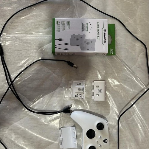 Xbox Series S 512GB console with original controller and rechargeable batteries
