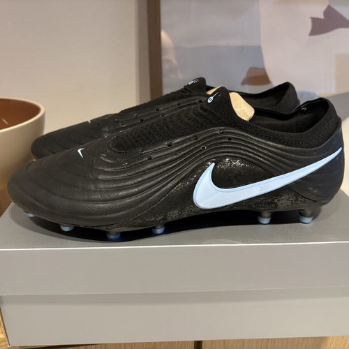 Nike Tiempo Magista Elite AG football shoes size 44 like new, black