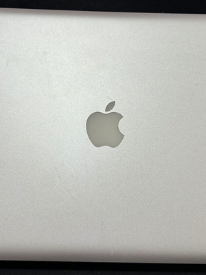 Apple MacBook Pro 15" A1286 με πρόβλημα στα γραφικά σαν καινούργιο