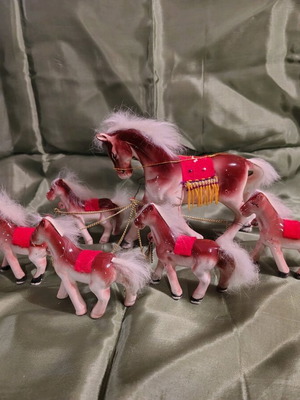 Porcelain horses vintage set like new