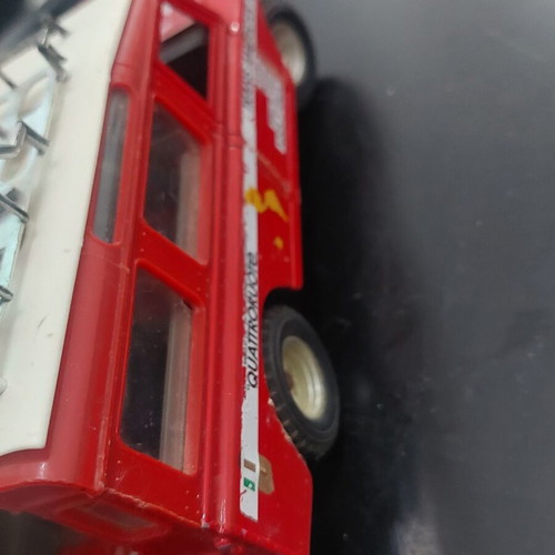 Bburago Land Rover Defender 109 diecast collectible car