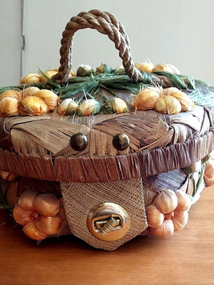 Sewing basket used with large storage space
