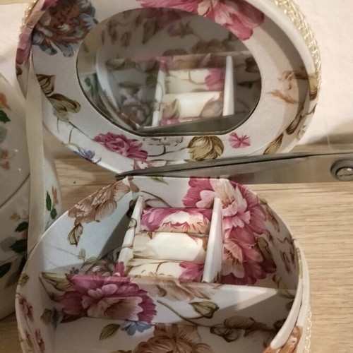 Jewelry box set 3 pieces like new, multicolored