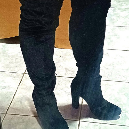 Women's black high boots with heel, like new, size 39