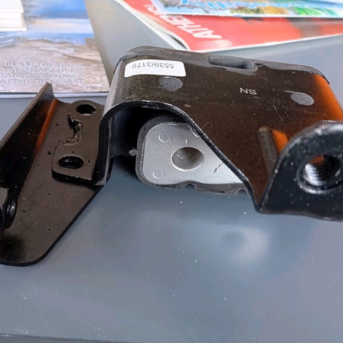 Chrysler PT Cruiser transmission mount new, 2003-2007, 2.4L