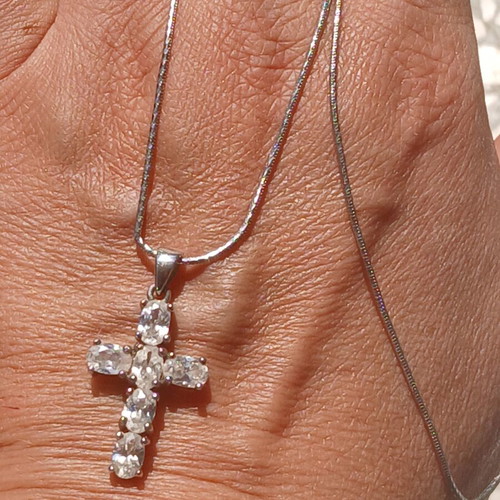 Cross pendant with zirconia and 925 silver chain