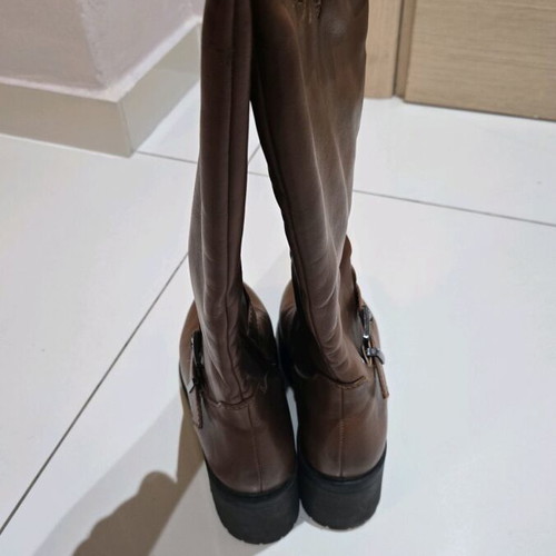 Brown boots like new, soft with low heel, size 38