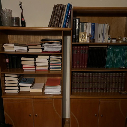 Bookcases like new with closed cabinets, set of 2 pieces