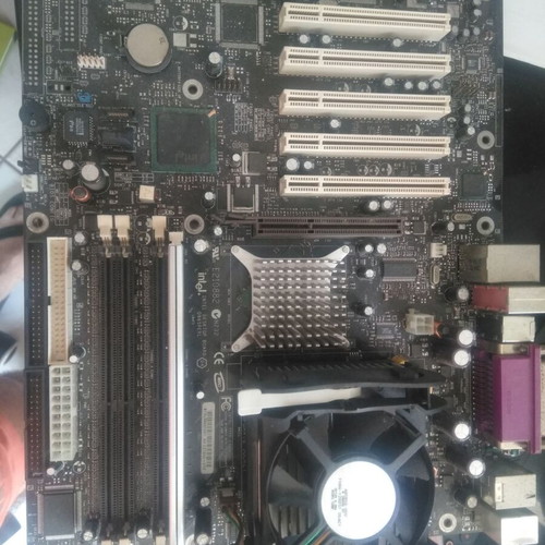 Intel D865PERL motherboard with Pentium 4, heatsink and I/O shield used