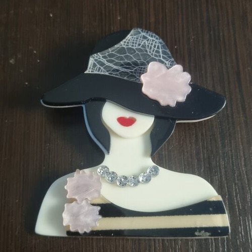 Brooch "Lady with Hat" Art Deco vintage style