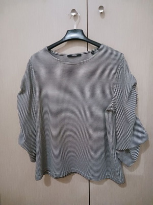 Somedays Lovin Oversized Blouse Large 40, like new, black and white
