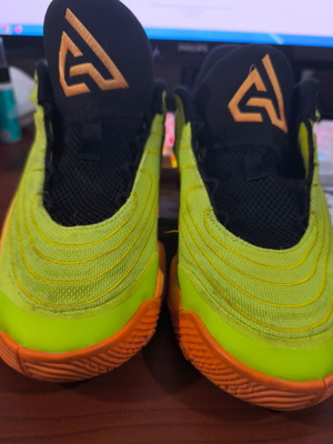 Nike Giannis Immortality αθλητικά σαν καινούργια νούμερο 38,5 πορτοκαλί και κίτρινα