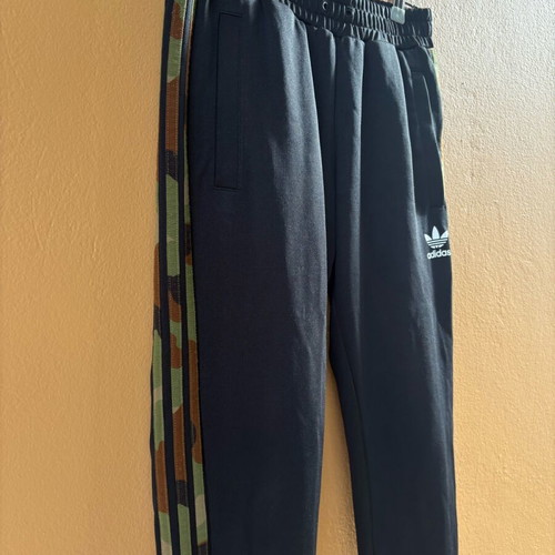 Adidas Originals women's black sweatpants with camouflage stripes like new