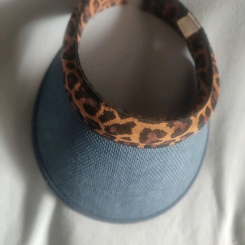 Hat with visor like new, blue navy and leopard print