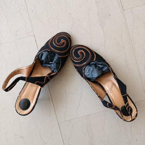 Vavoulas pumps like new, size 41, fabric with leather interior
