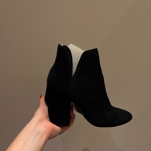 Steve Madden black ankle boots size 38 like new, suede