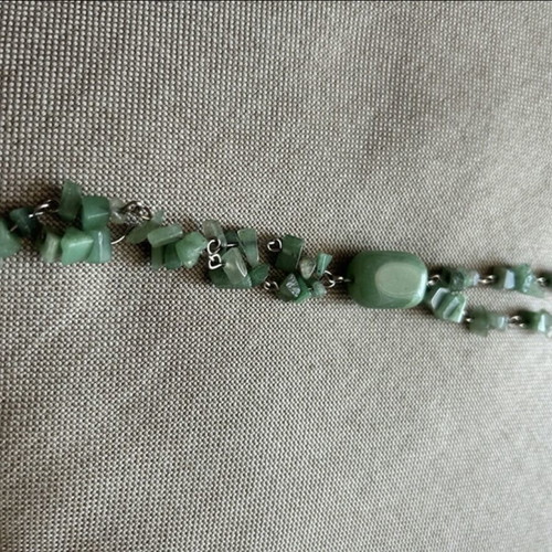 Necklace with green beads and oval stone like new