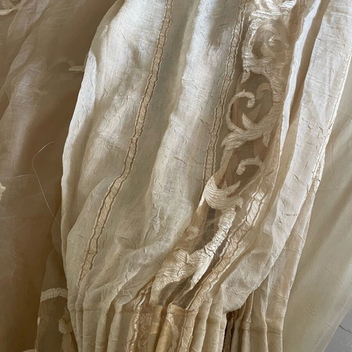 Silk curtain set like new, gold shade