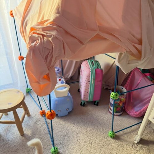 Children's assembly tent like new