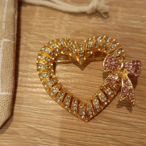 Gold-plated pin with pink and white rhinestones like new
