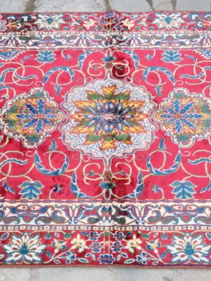 Velvet rug with floral and geometric patterns like new, 1.80x1.20