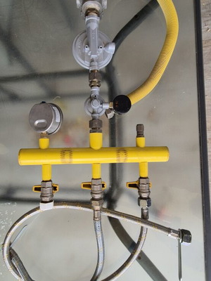 Wall-Mounted Gas Boiler Connection Set with LPG for 3 Bottles like new