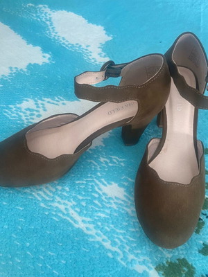 Anna Field khaki suede pumps used with strap