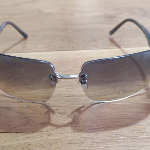 Chanel sunglasses like new, gray