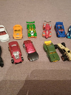 Various toy cars like new